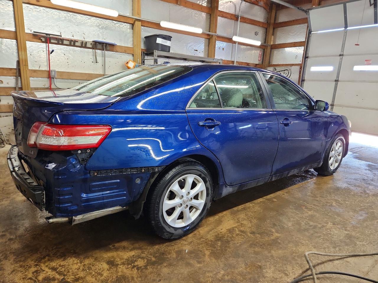 2011 Toyota Camry Le - Image 3