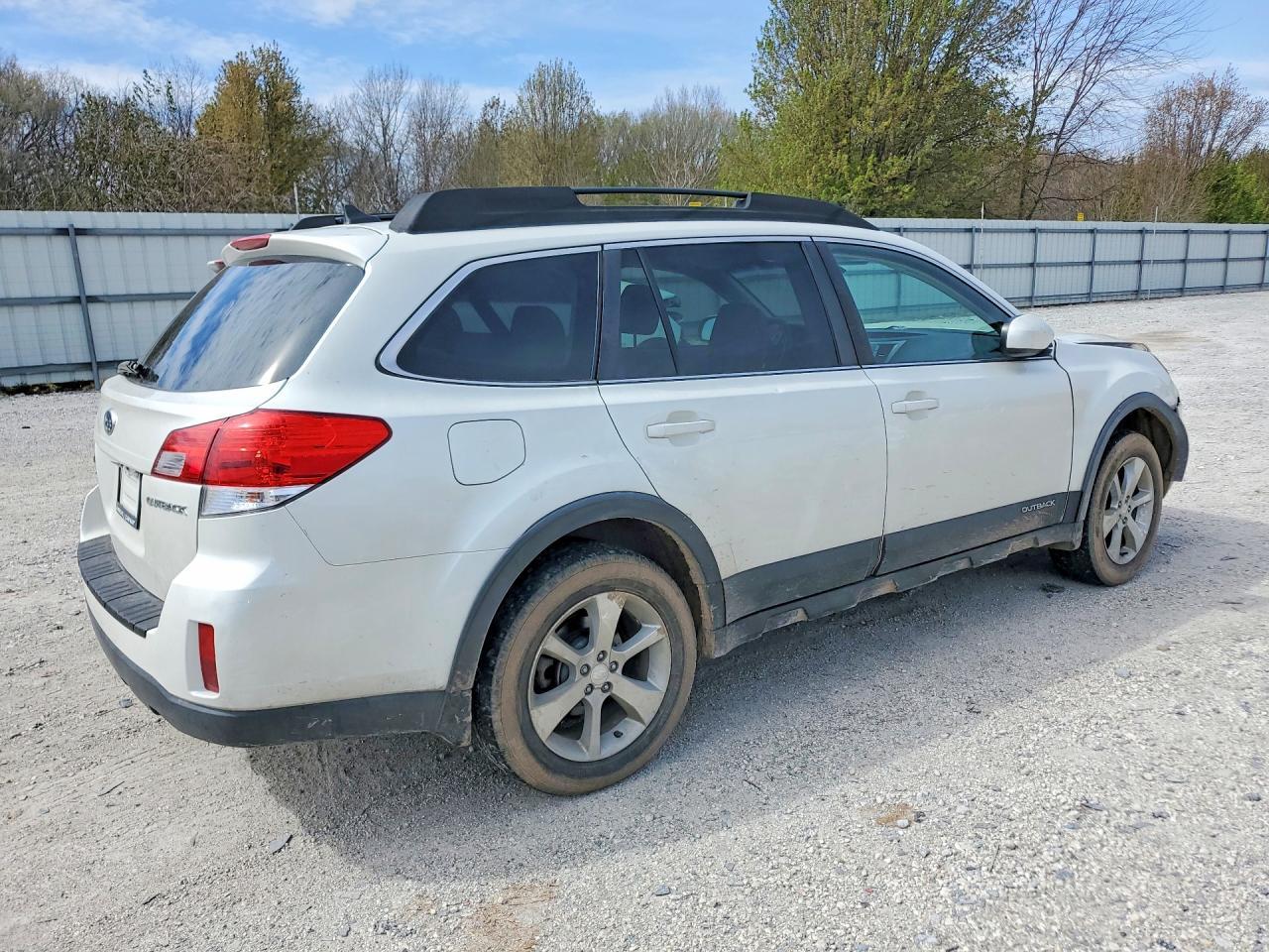 2014 Subaru Outback 2.5I Limited - Image 3