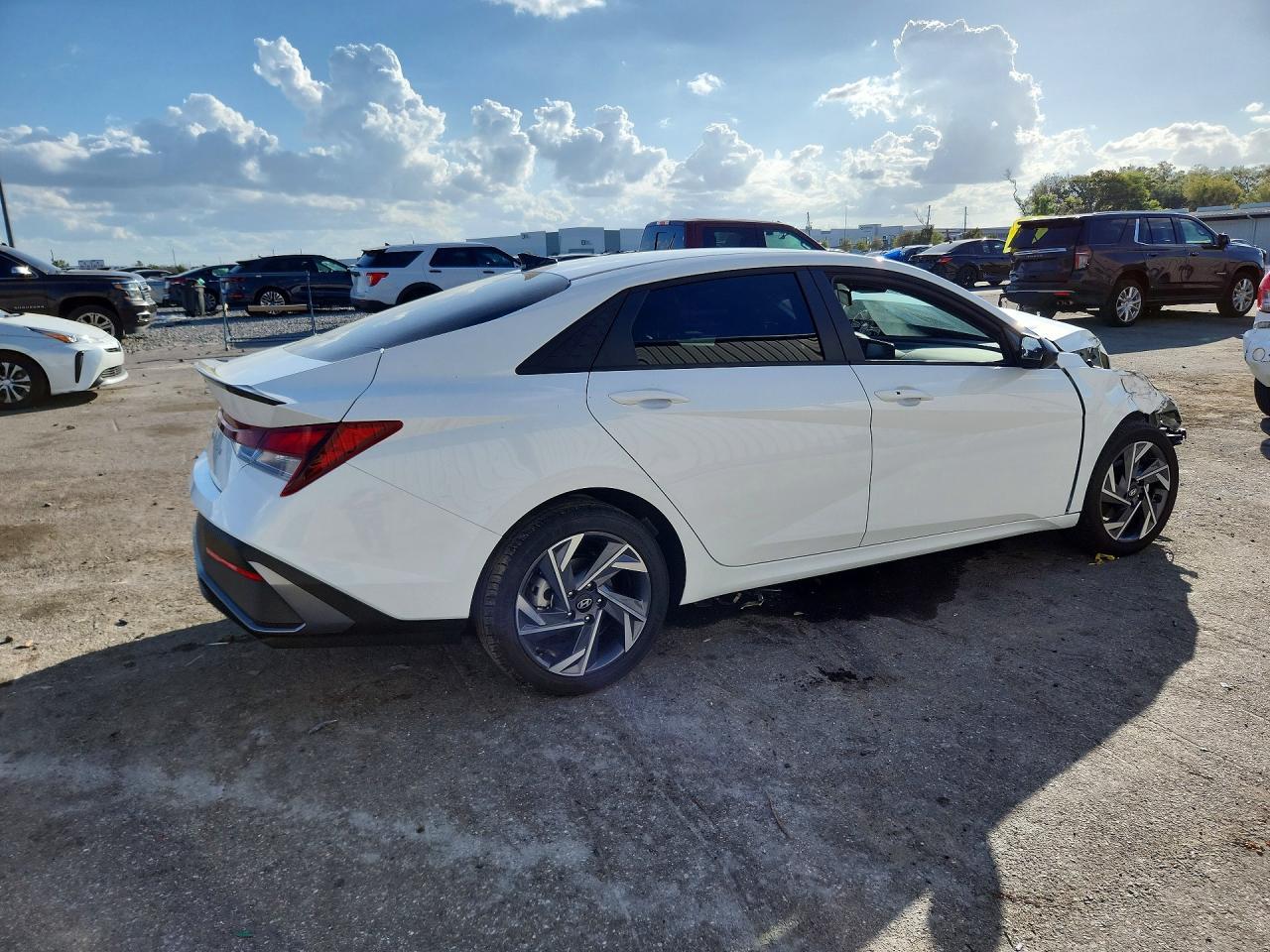 2025 Hyundai Elantra Sel Sport - Image 3