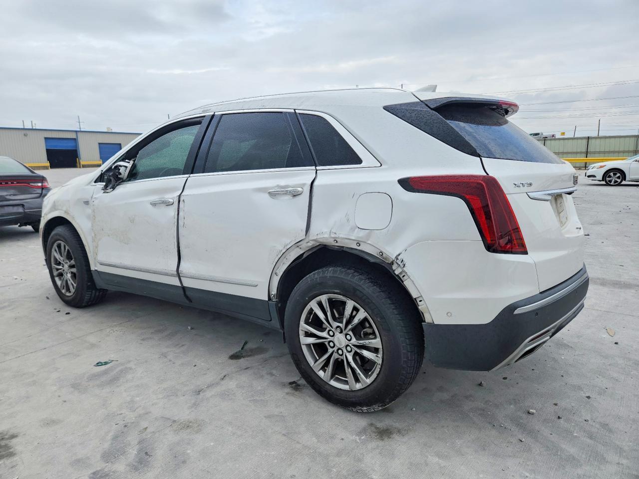 2020 Cadillac Xt5 Premium Luxury - Image 2