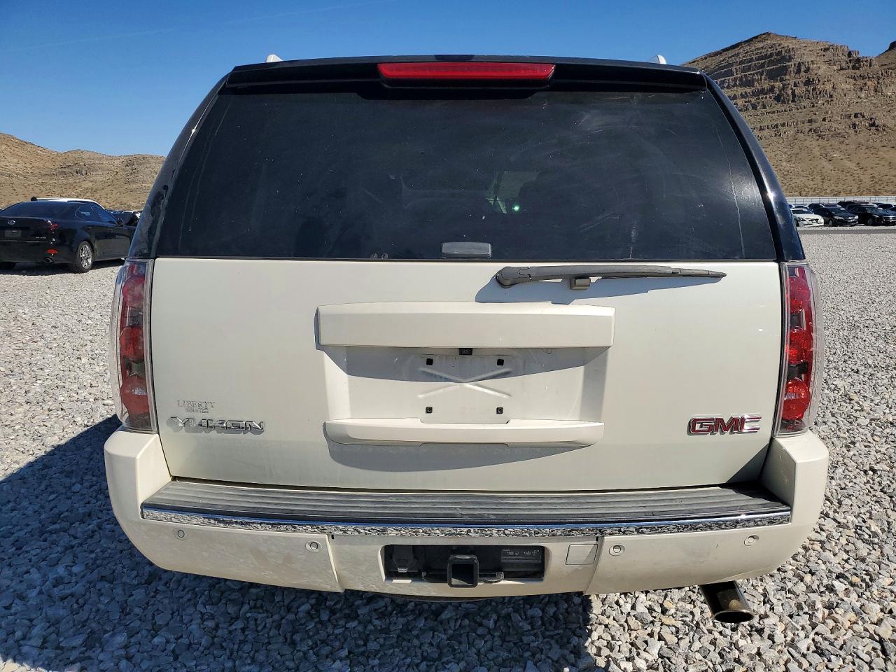 2014 GMC Yukon Denali - Image 6