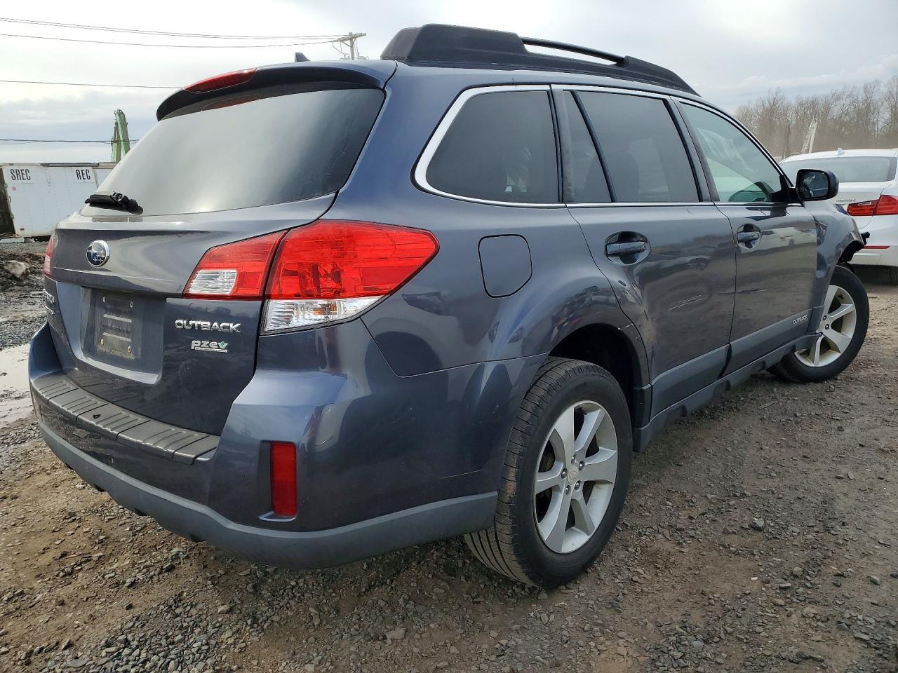 2014 Subaru Outback 2.5I Premium - Image 3