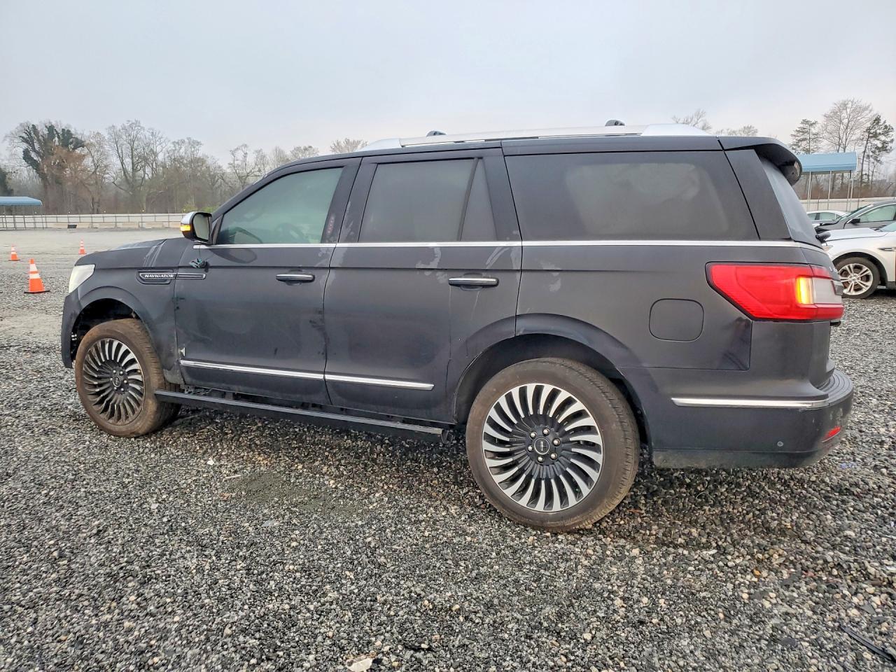 2020 Lincoln Navigator Black Label - Фото 2