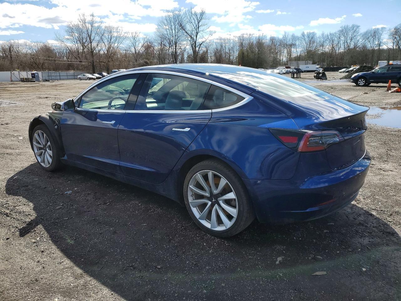 2018 Tesla Model 3 - Фото 2