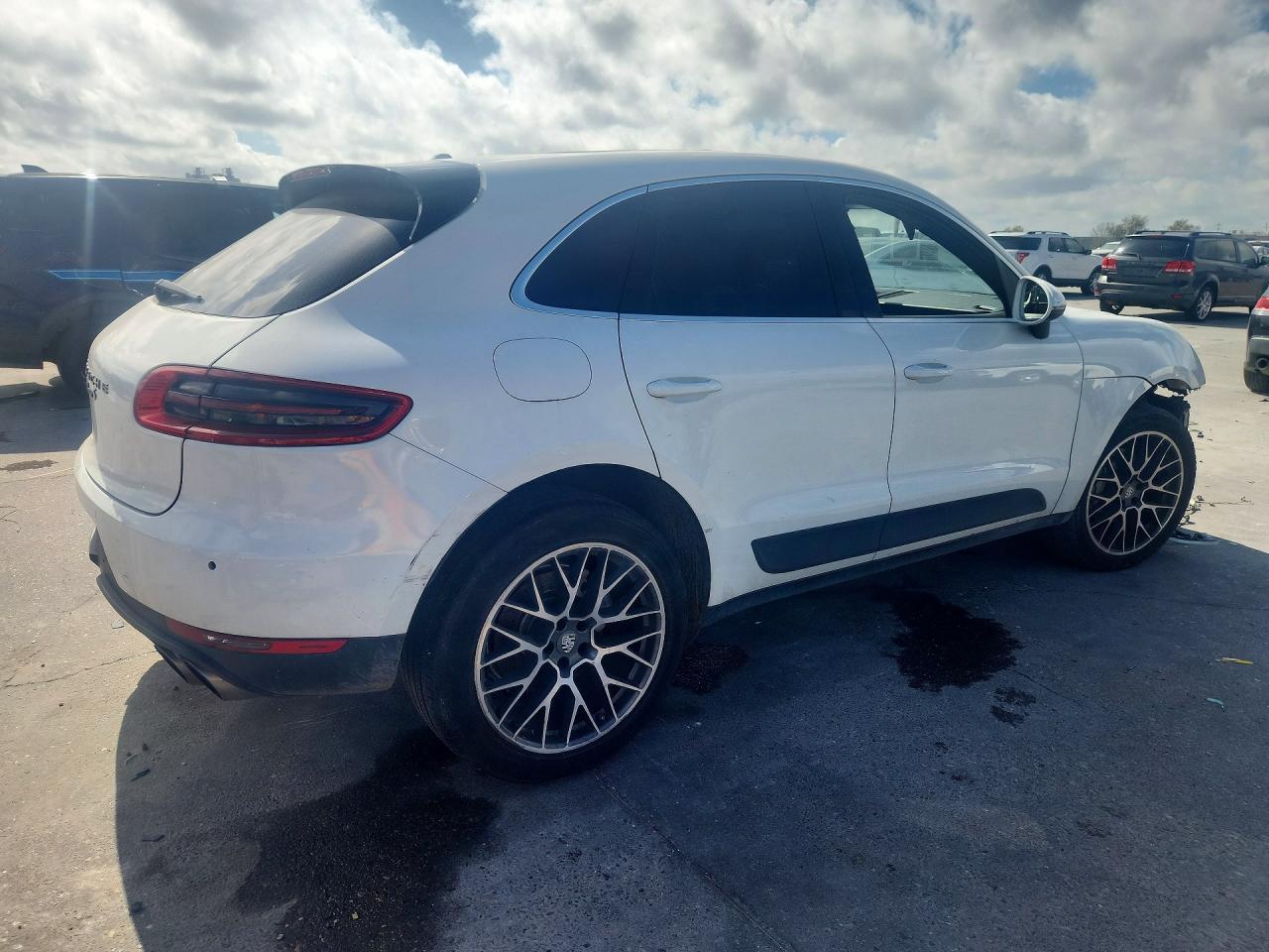 2015 Porsche Macan S - Image 3