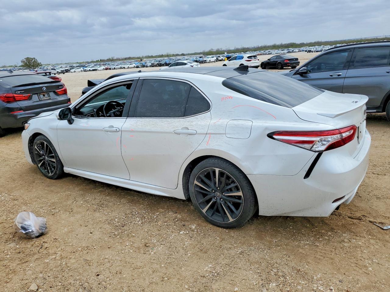 2020 Toyota Camry Xse - Фото 2