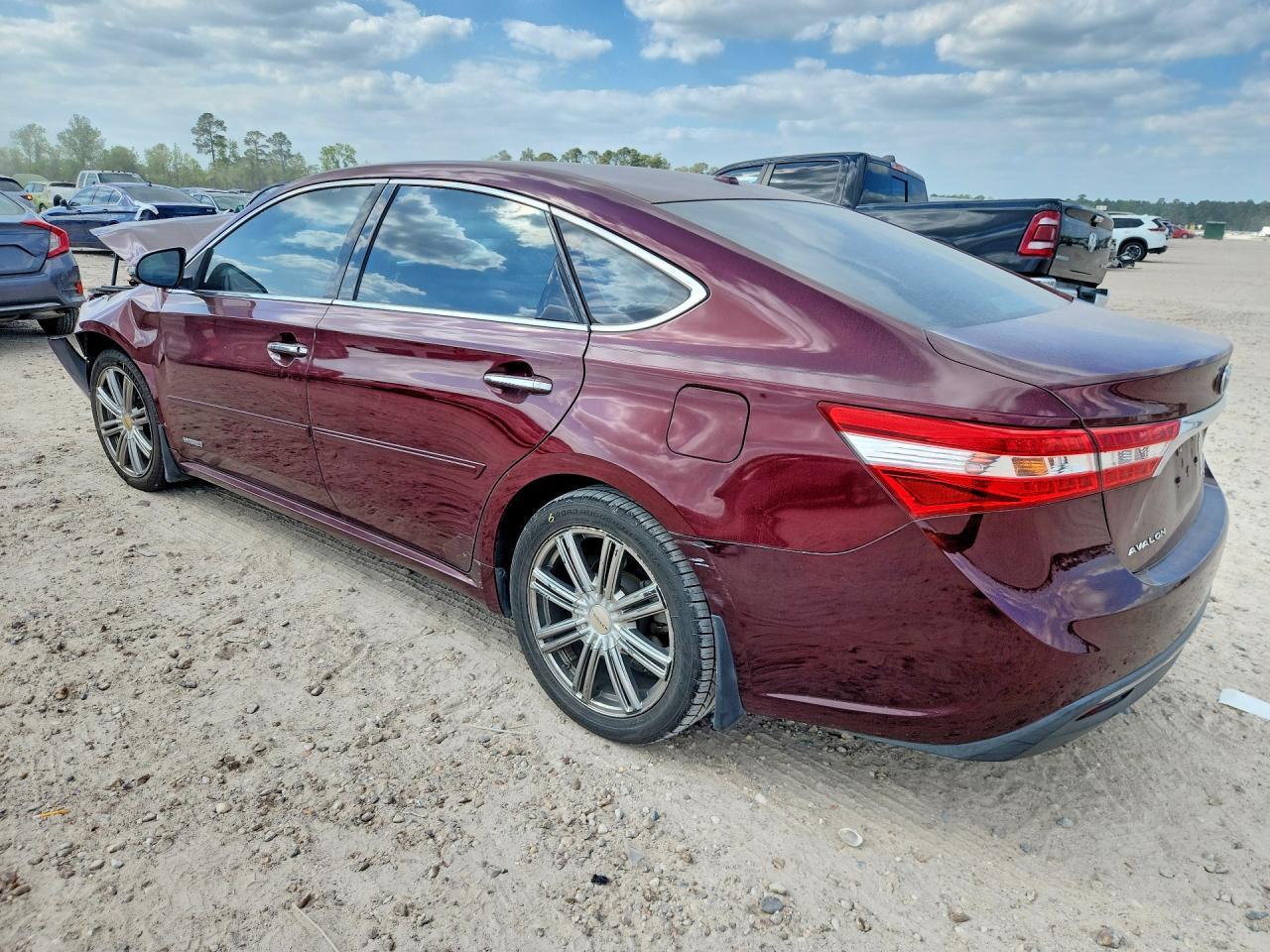 2014 Toyota Avalon Hybrid Limited - Фото 2