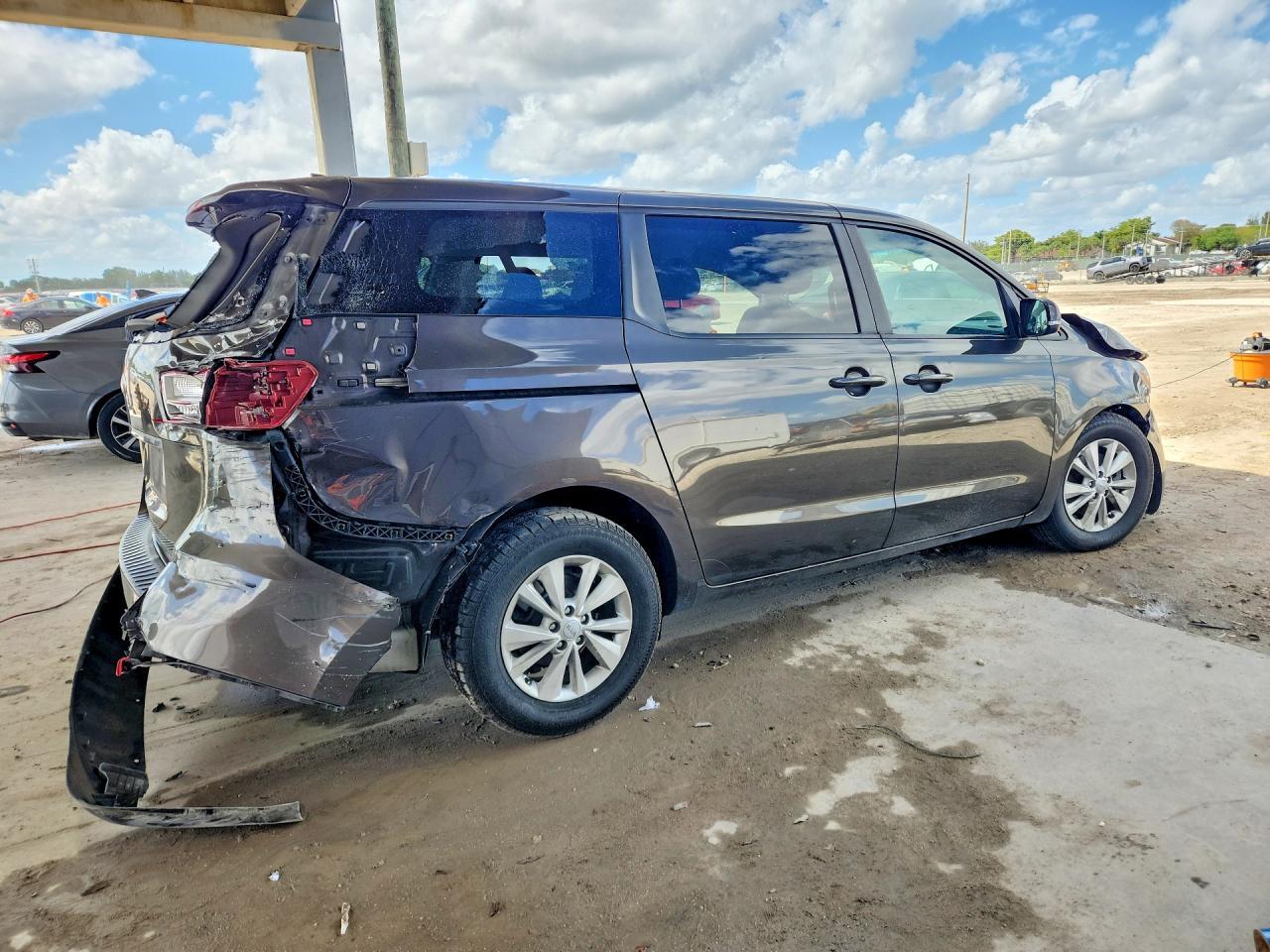 2018 Kia Sedona Lx - Фото 3