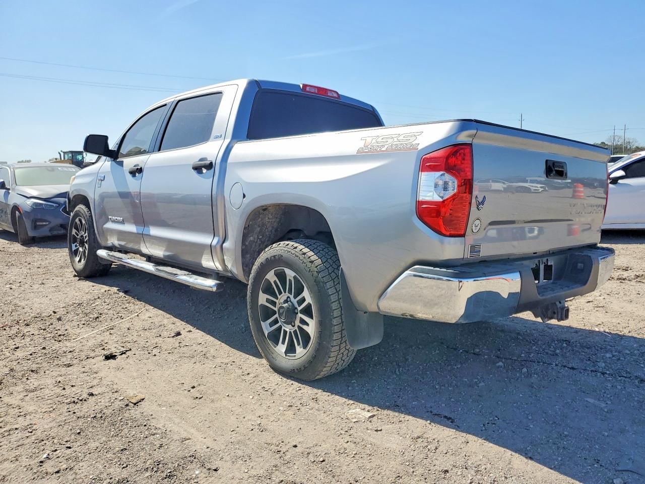 2015 Toyota Tundra Sr5 - Фото 2