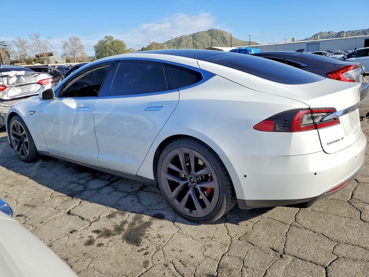 2013 Tesla Model S - Фото 2