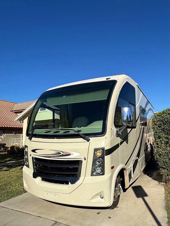 2016 Ford Econoline E450 Super Duty Commercial Stripped Chassis - Image 2