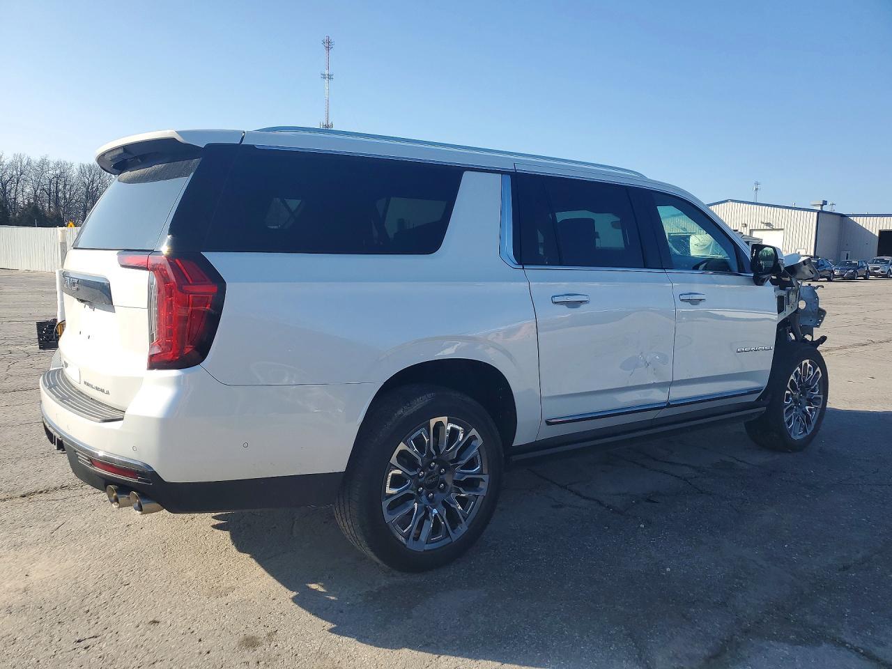 2023 GMC Yukon Xl Denali Ultimate - Фото 3