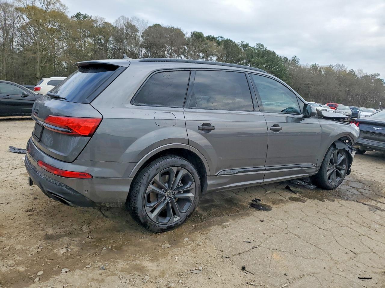 2025 Audi Q7 Premium Plus - Image 3