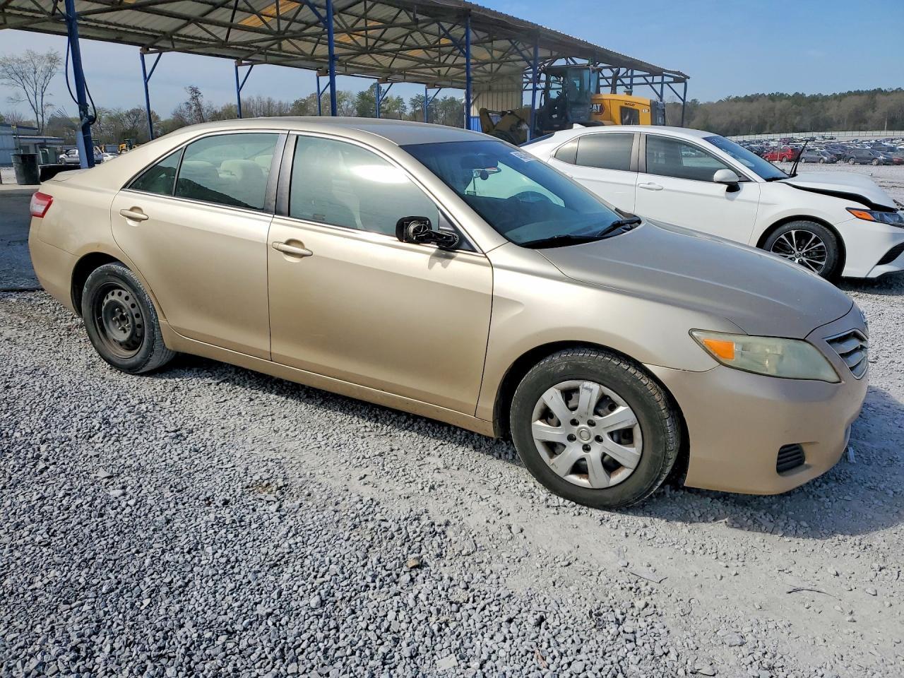 2010 Toyota Camry Le - Фото 4