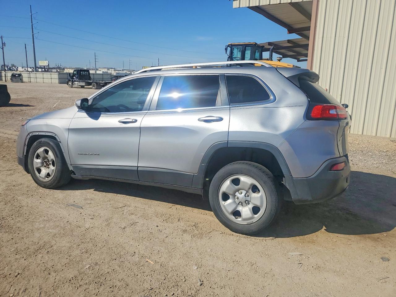 2017 Jeep Cherokee Latitude - Image 2