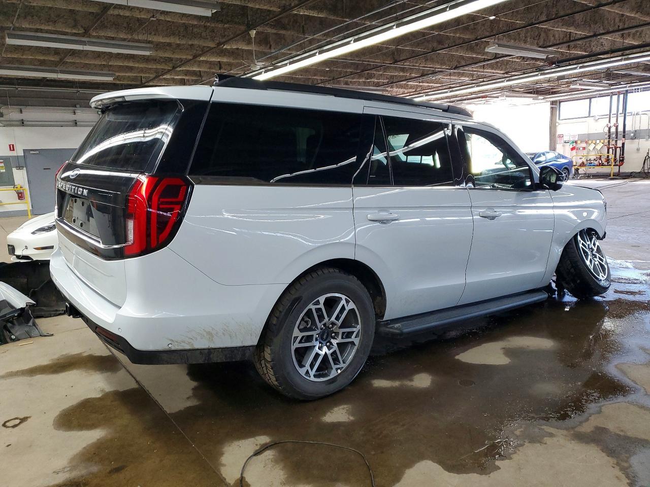 2025 Ford Expedition Active - Image 3