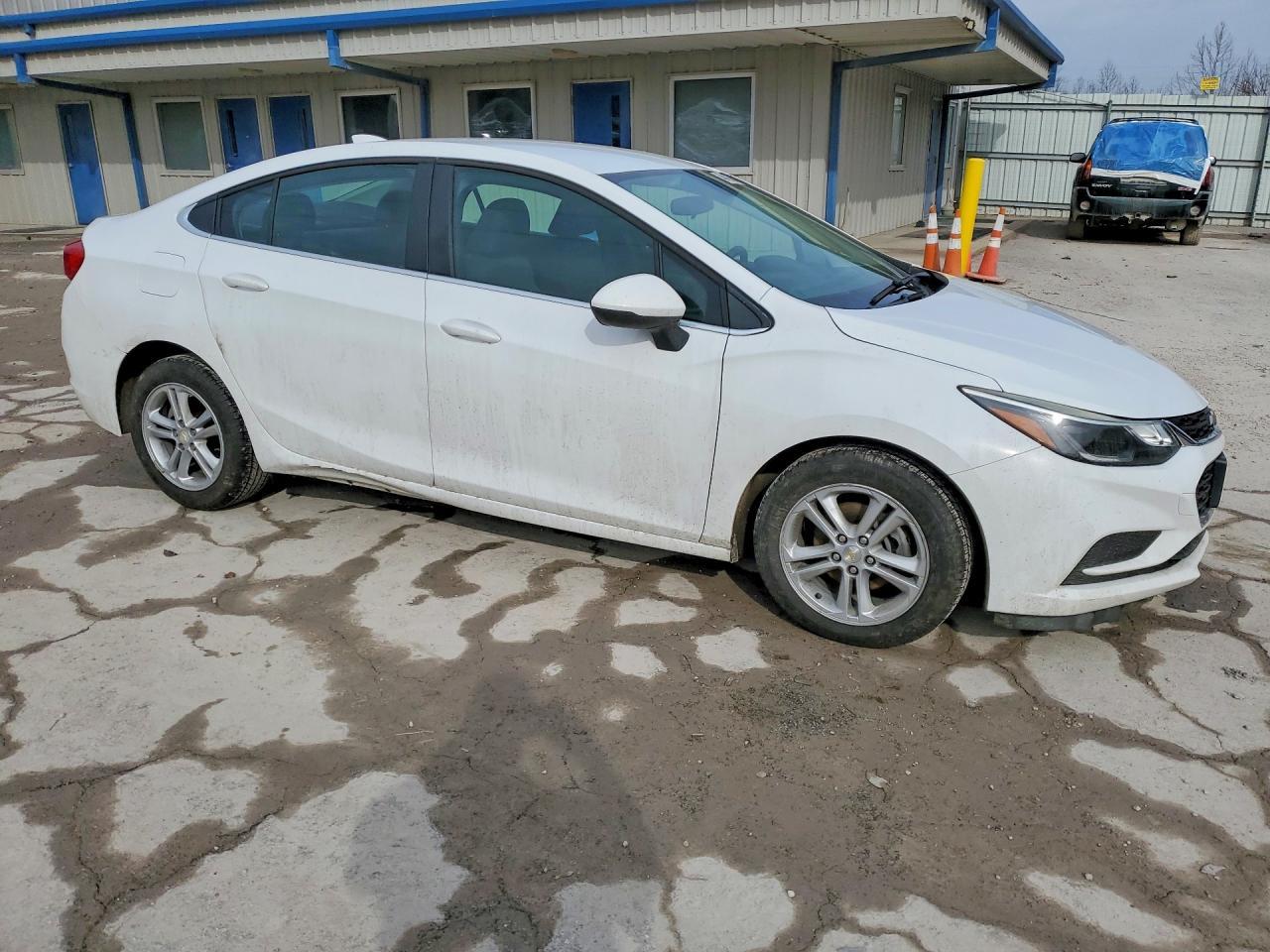 2018 Chevrolet Cruze Lt - Image 4