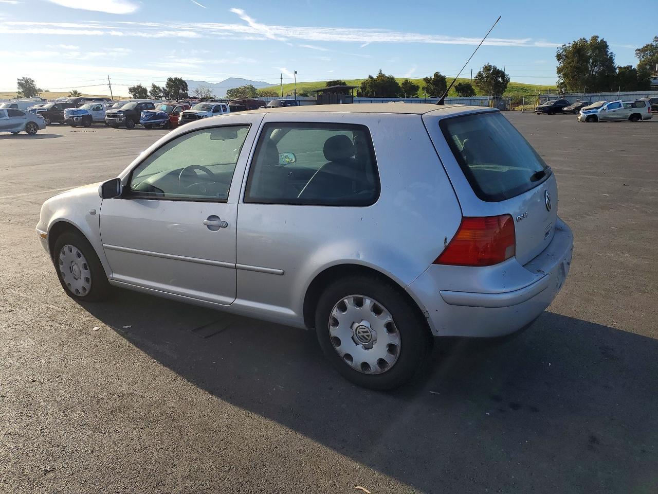 2004 Volkswagen Golf - Image 2