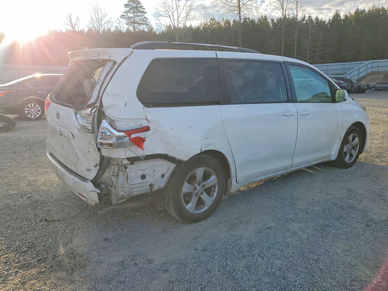 2013 Toyota Sienna Le - Фото 3