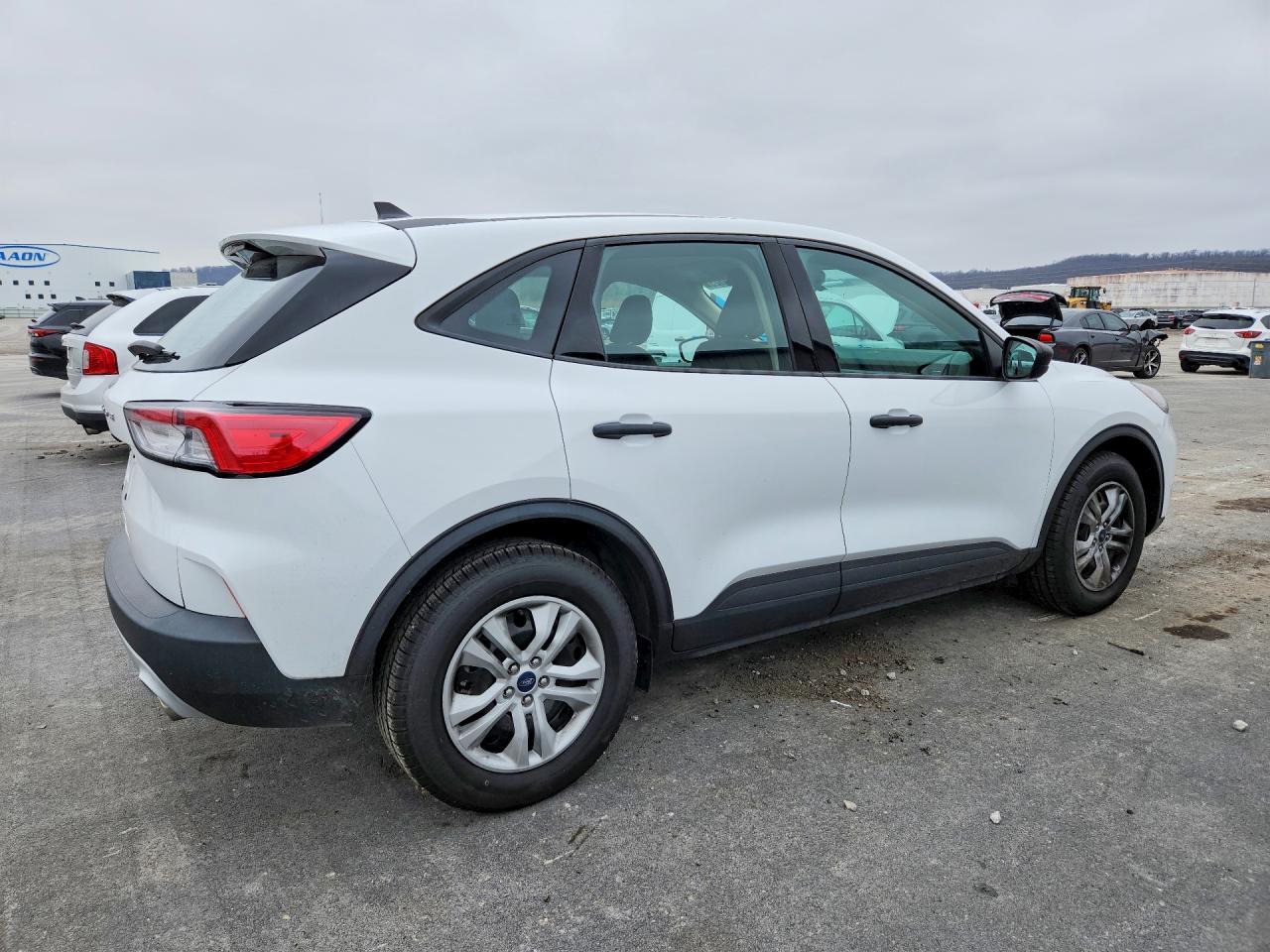 2020 Ford Escape S - Фото 3
