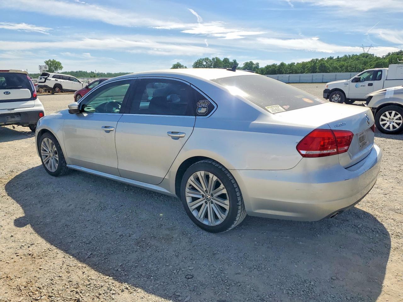 2015 Volkswagen Passat Se - Image 2