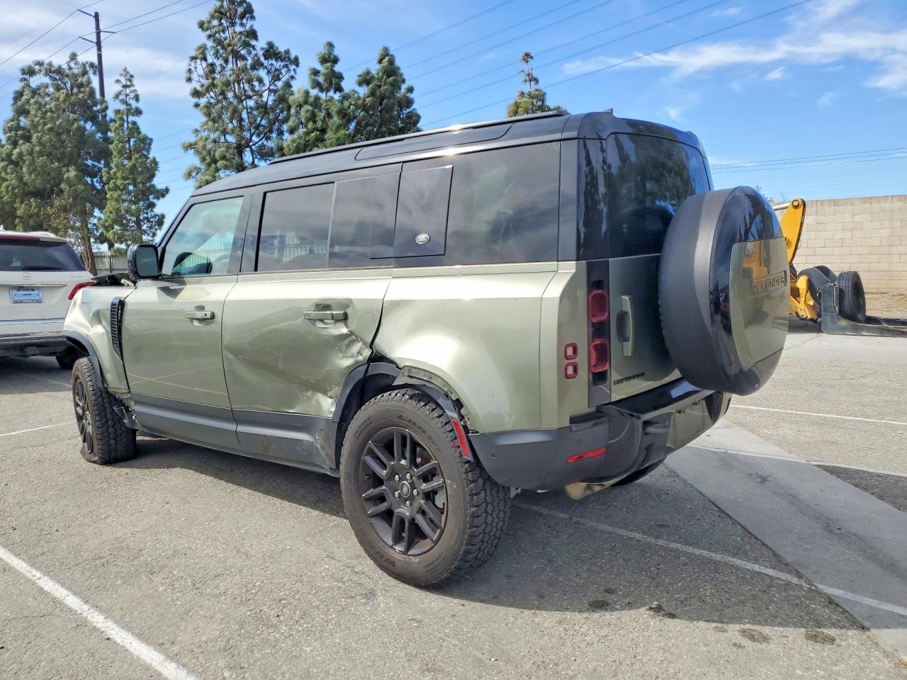 2023 Land Rover Defender 110 S - Фото 2