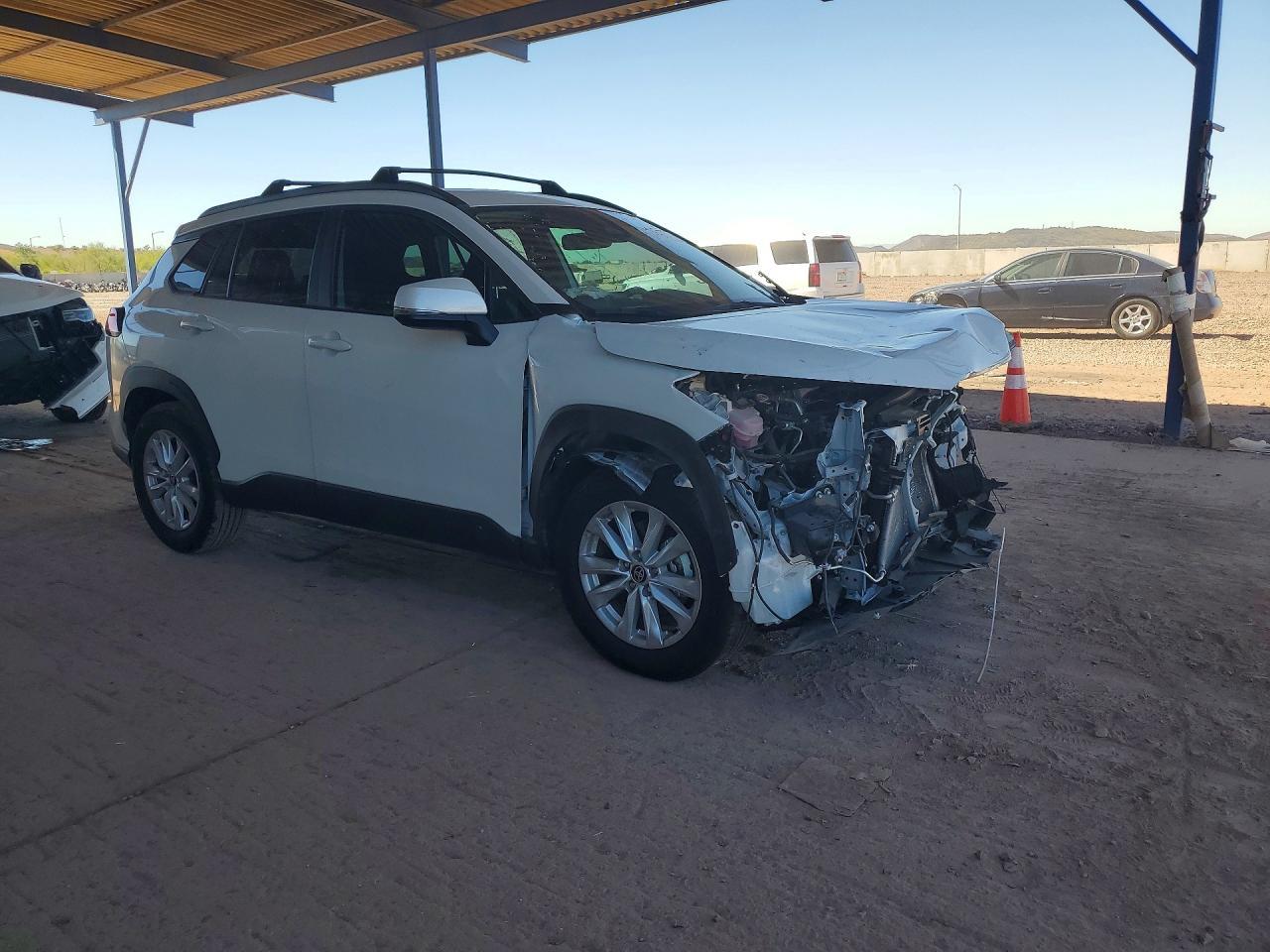 2023 Toyota Corolla Cross Le - Image 4