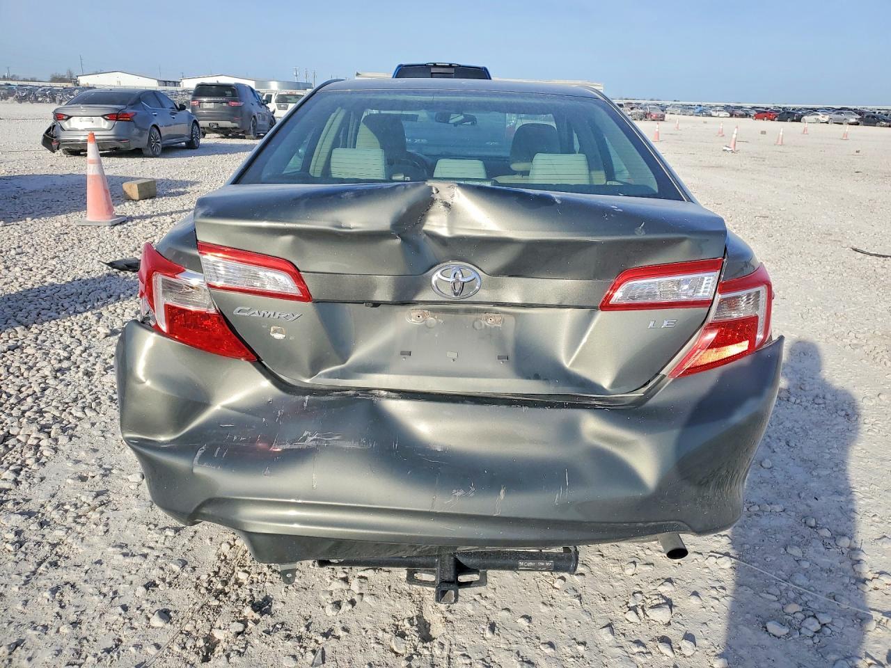 2014 Toyota Camry Le - Фото 6