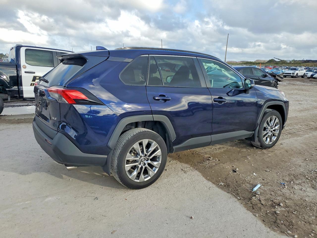 2024 Toyota Rav4 Xle Premium - Image 3