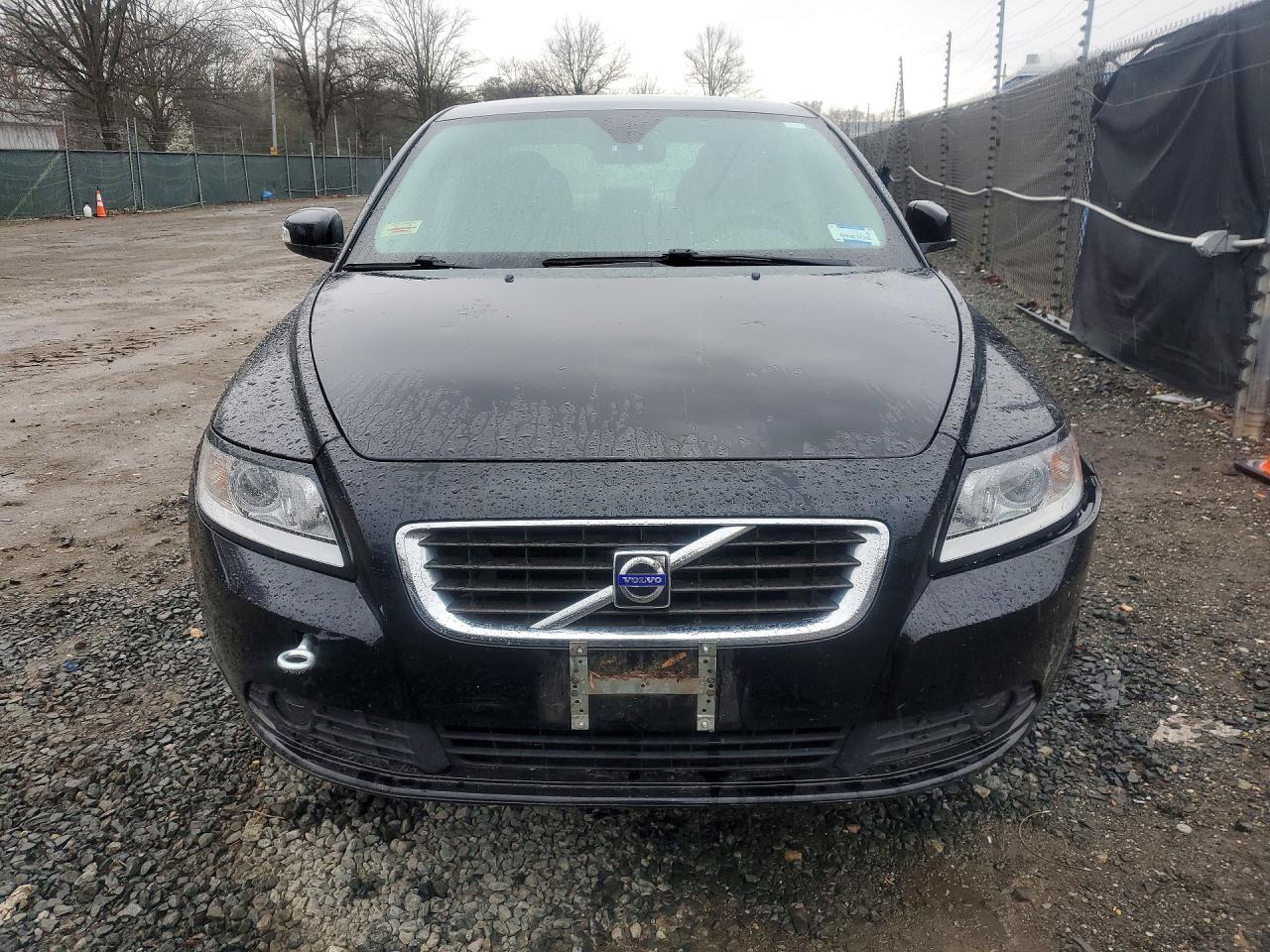 2010 Volvo S40 2.4I - Фото 5