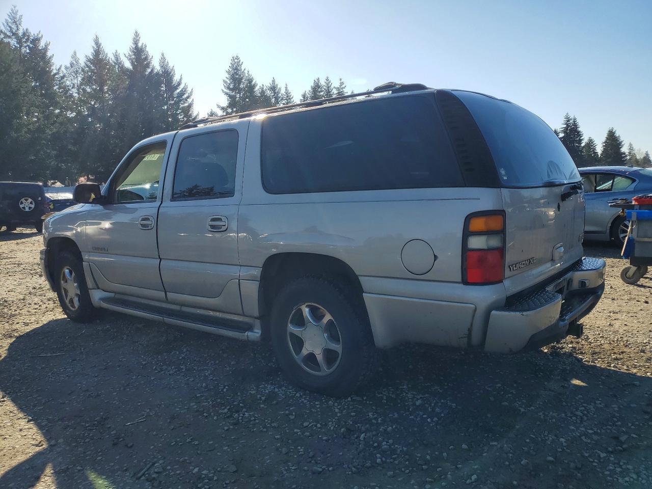 2005 GMC Yukon Xl Denali - Image 2