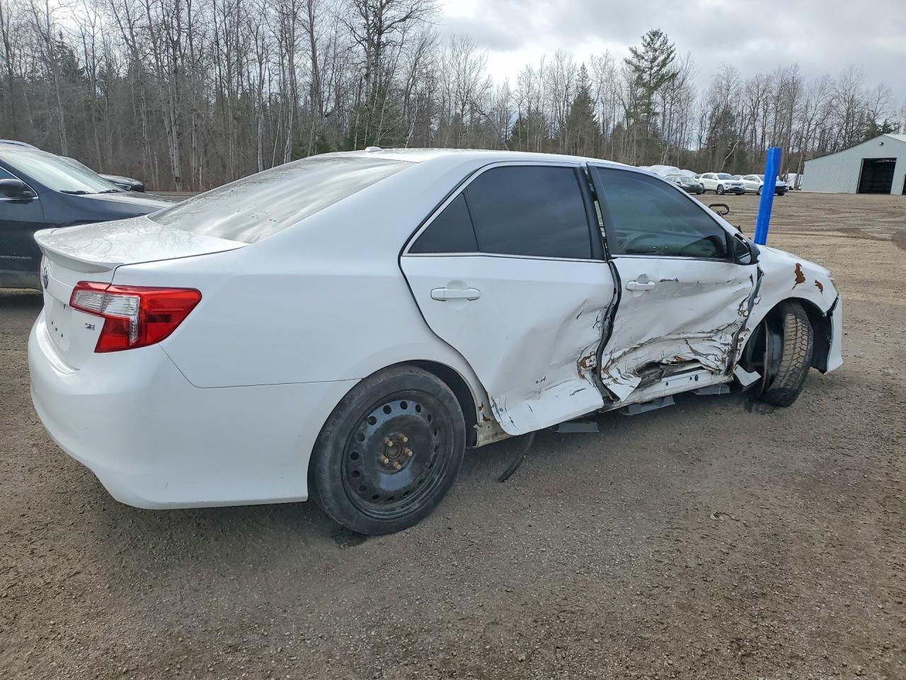 2014 Toyota Camry L - Фото 3