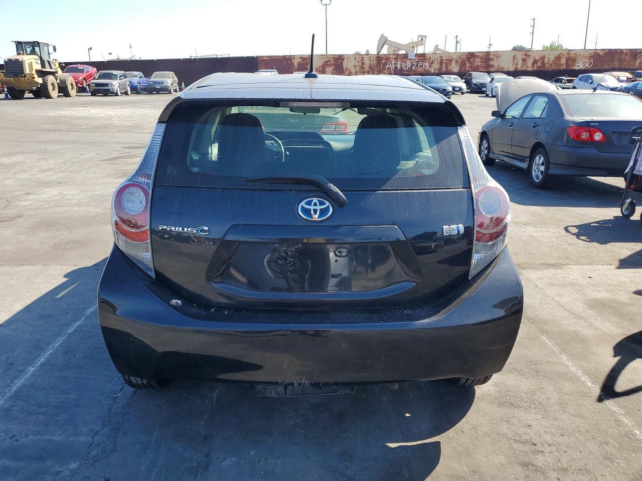 2013 Toyota Prius C Three - Image 6
