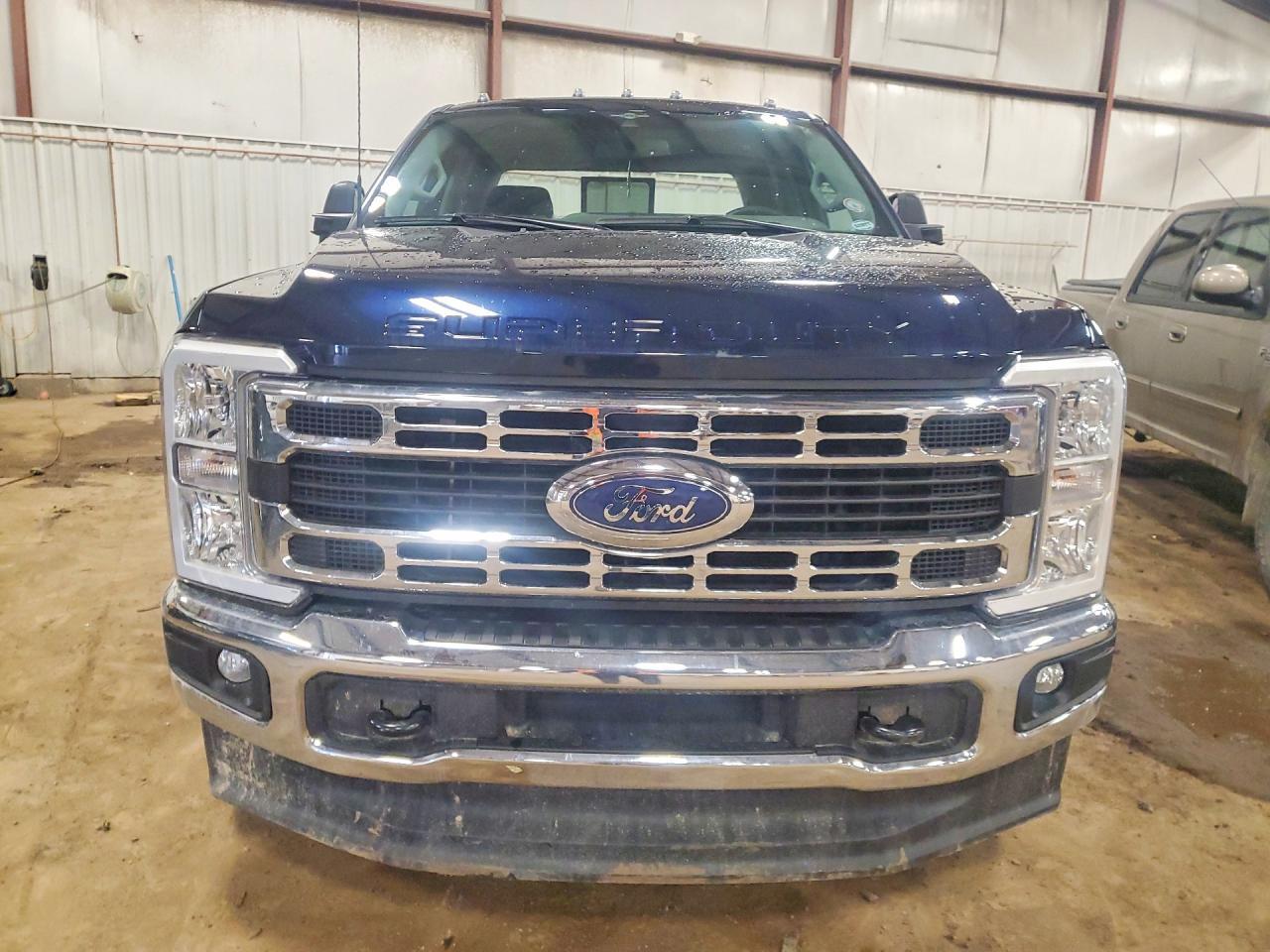 2023 Ford F250 Super Duty - Image 5