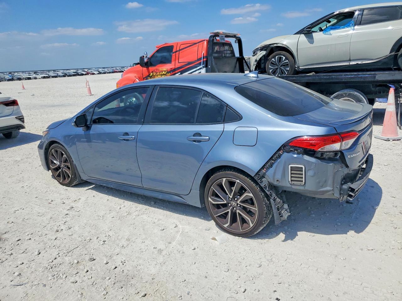 2022 Toyota Corolla Se - Фото 2