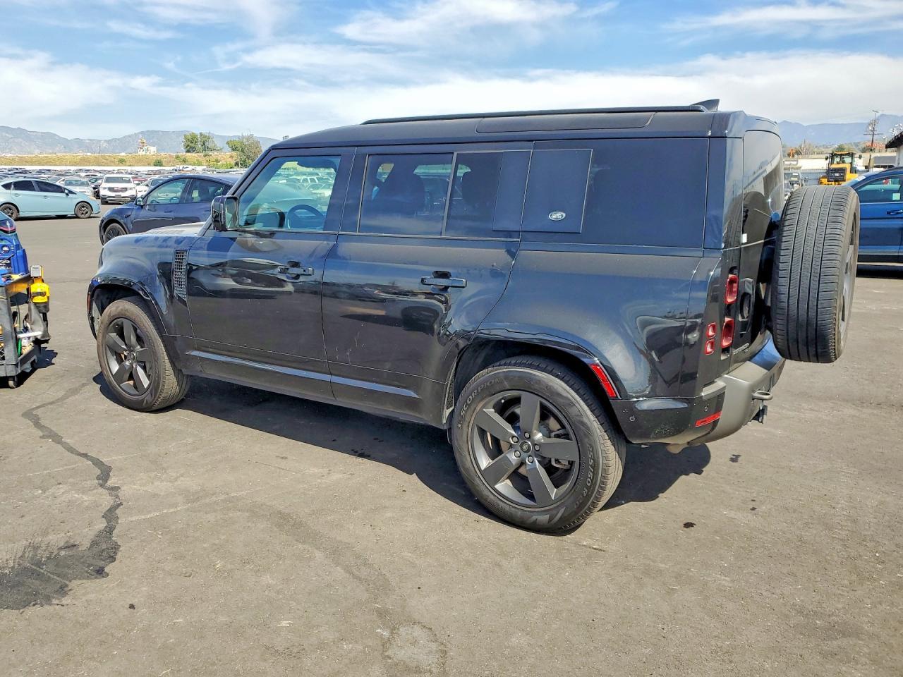 2022 Land Rover Defender 110 X-Dynamic Se - Фото 2