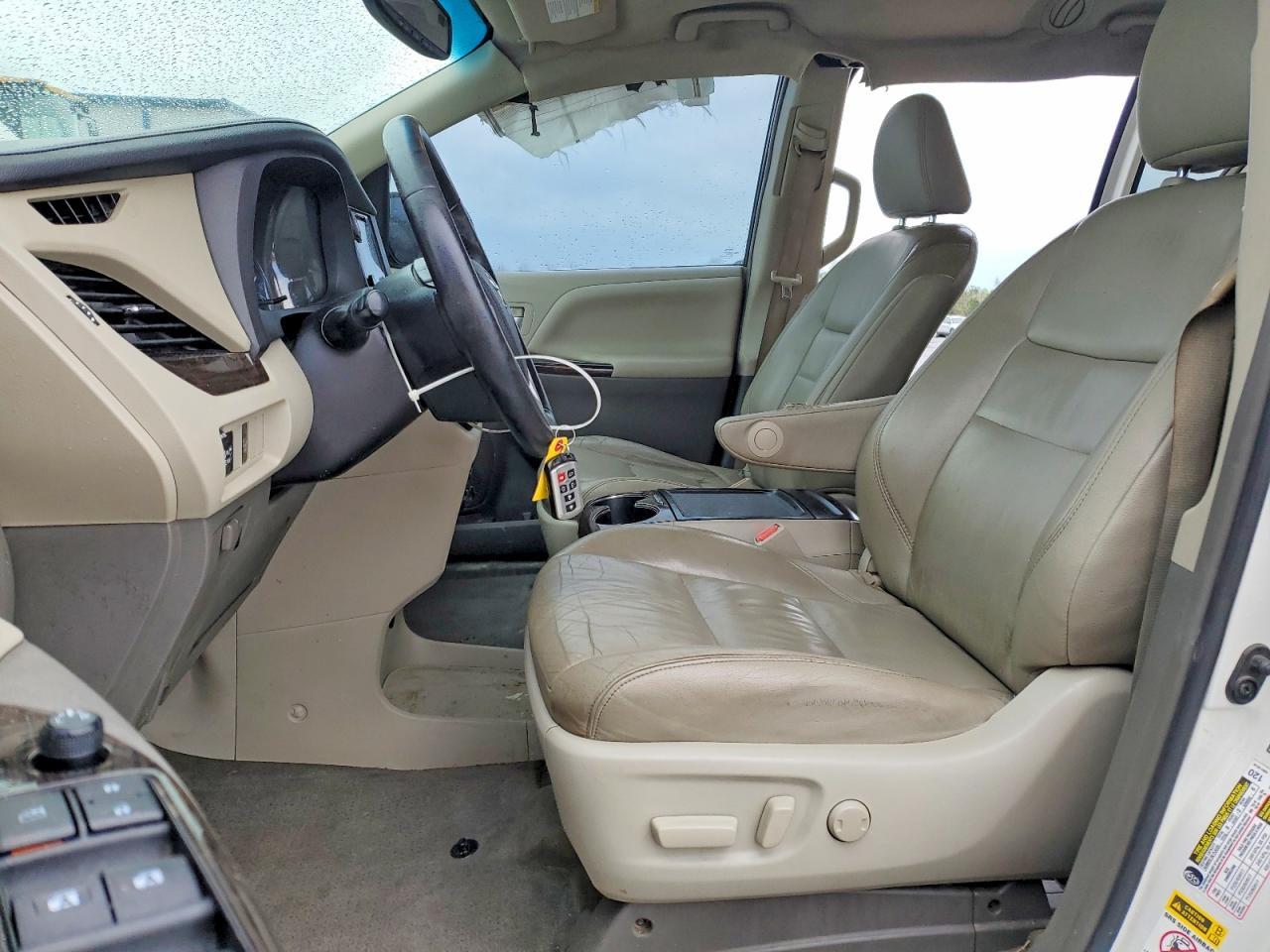 2015 Toyota Sienna Xle 8-Passenger - Image 7