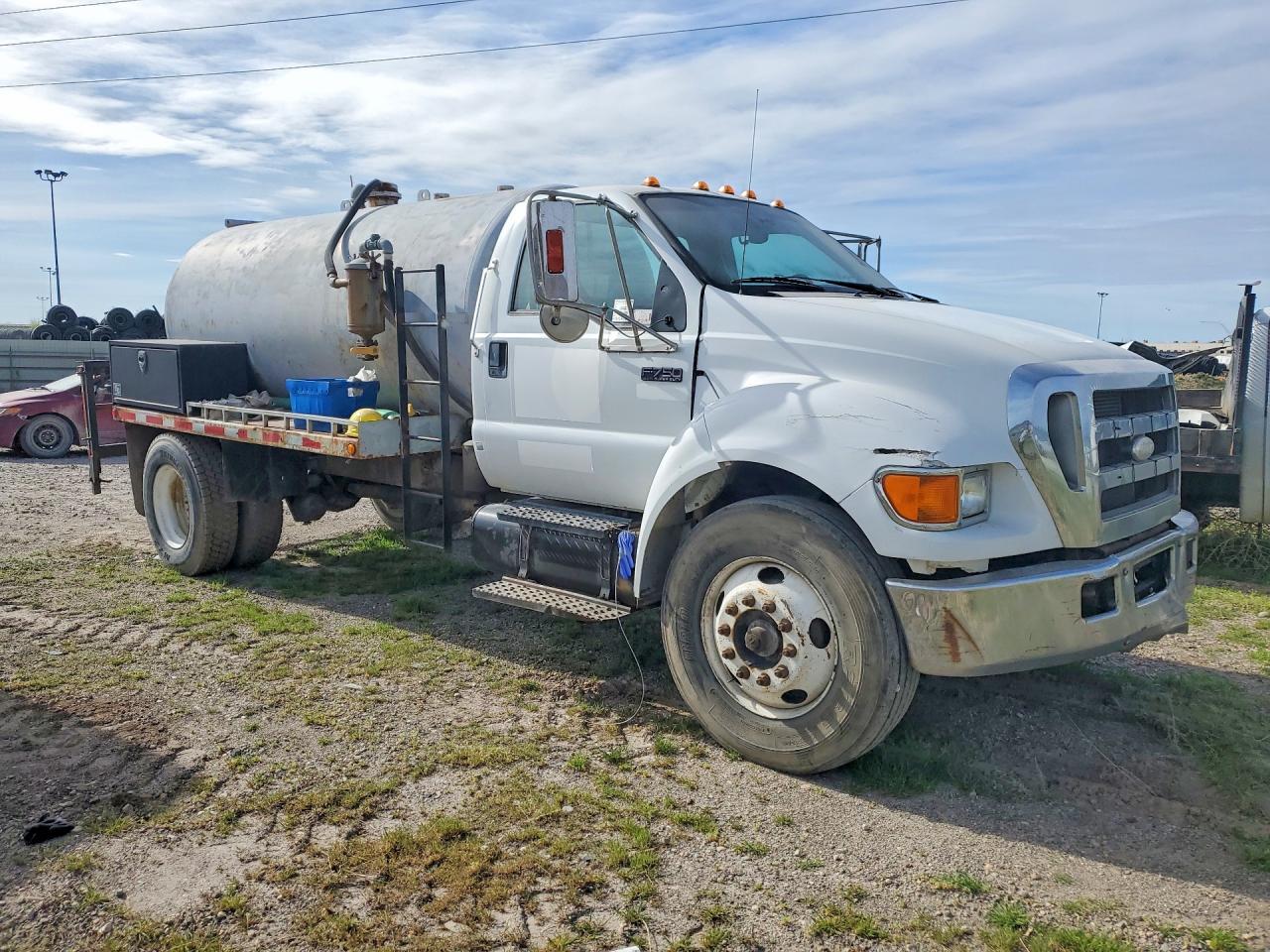 2007 Ford F750 Super Duty Tank Truck - Фото 4