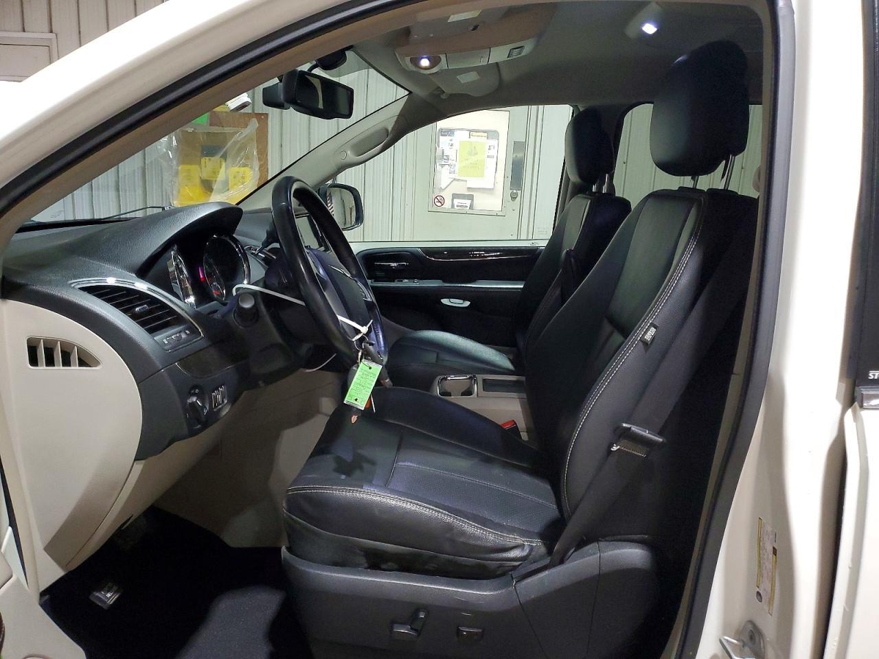 2013 Chrysler Town & Country Touring L - Фото 7
