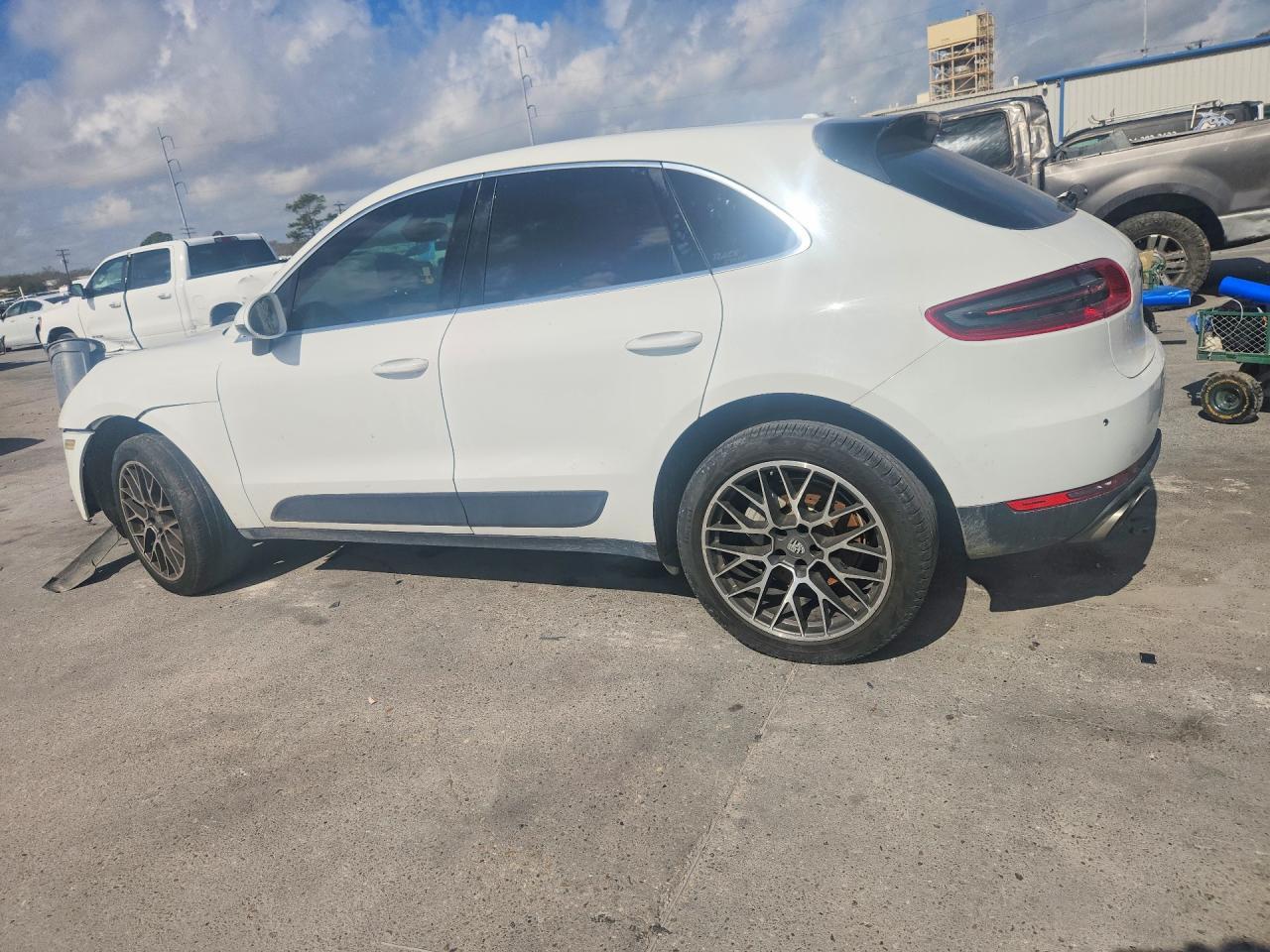 2015 Porsche Macan S - Image 2