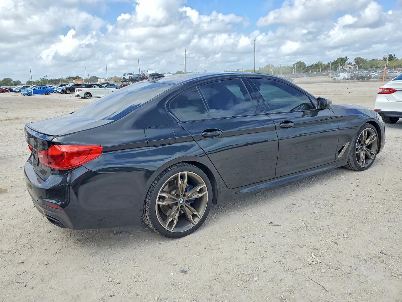 2019 BMW M550Xi - Фото 3