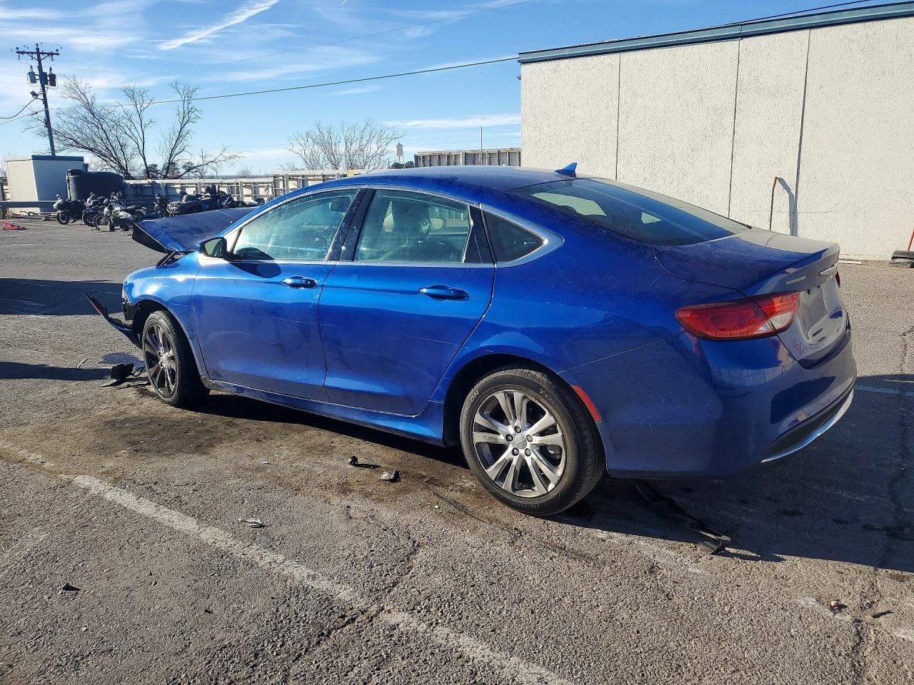 2016 Chrysler 200 Limited - Фото 2