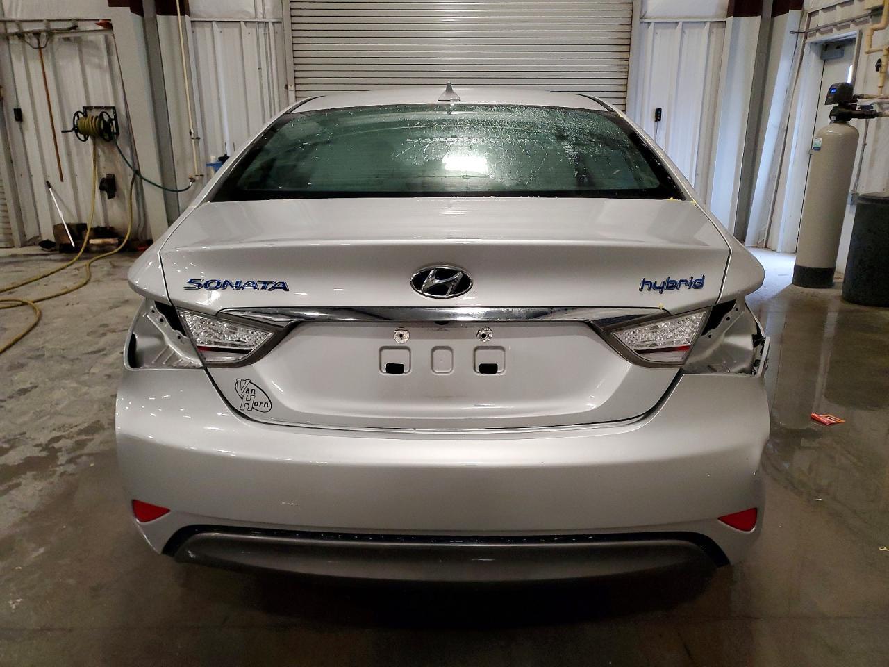 2015 Hyundai Sonata Hybrid Base - Image 6