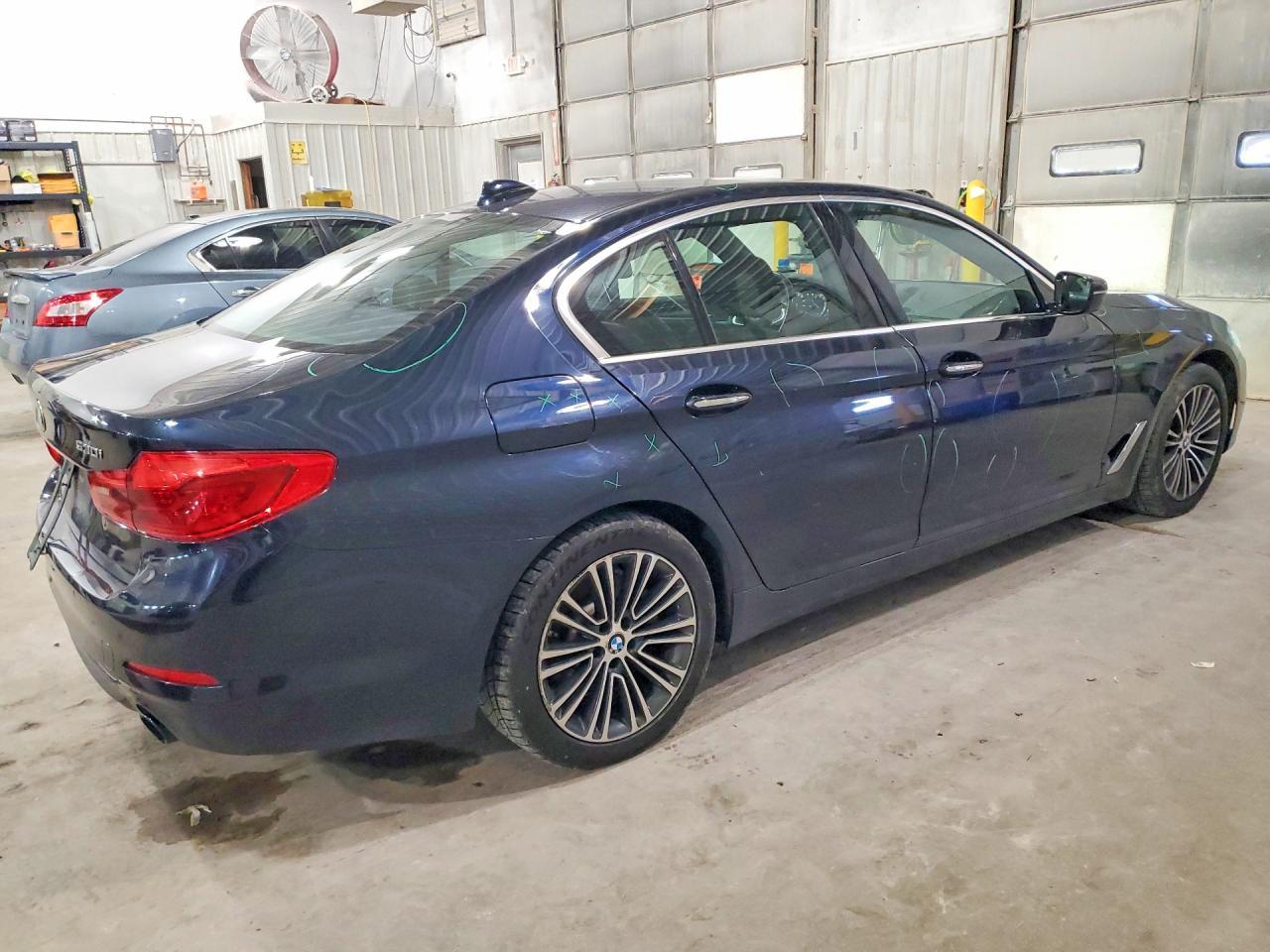 2018 BMW 530 Xi - Image 3