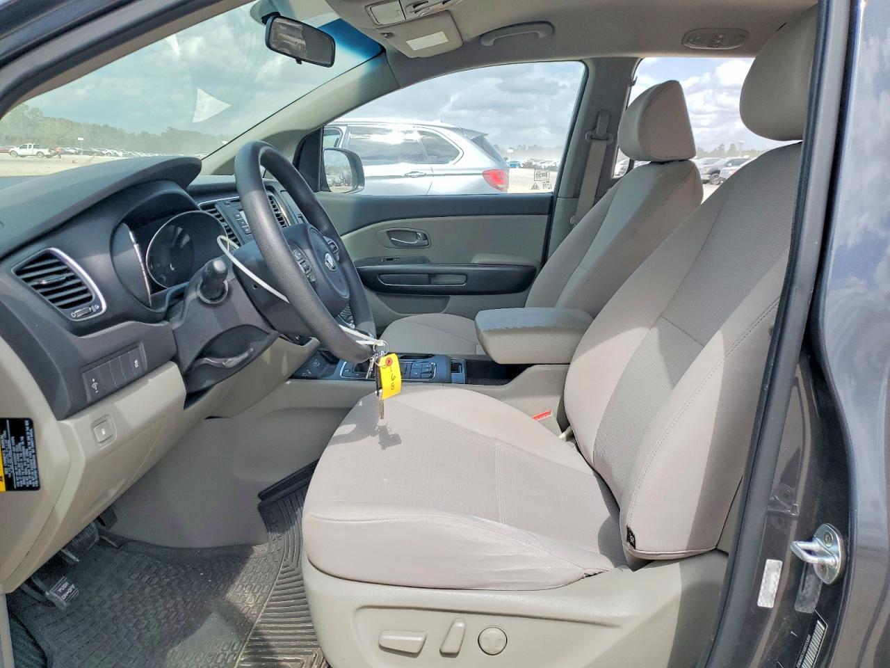 2016 Kia Sedona Lx - Image 7