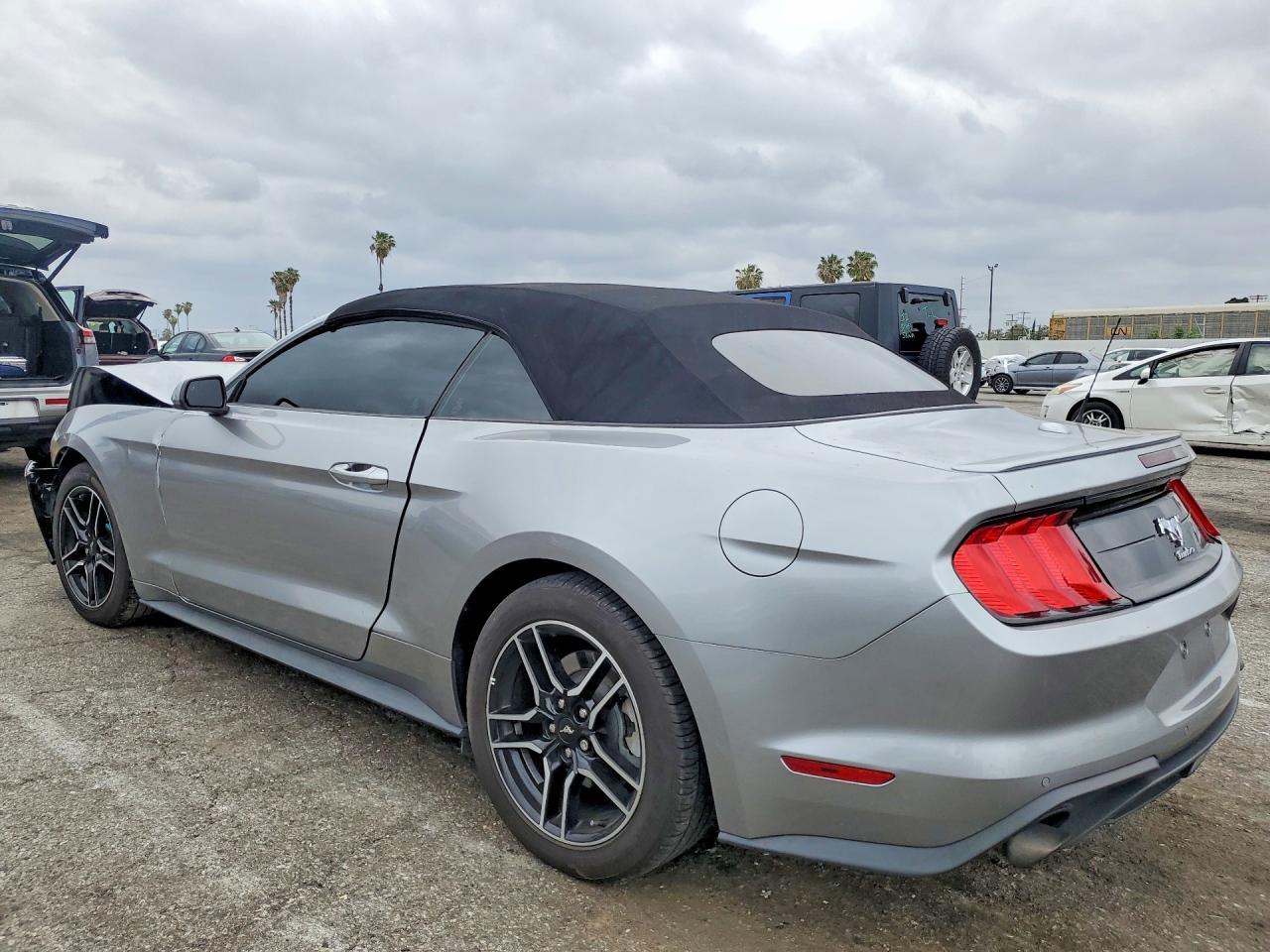 2022 Ford Mustang - Фото 2