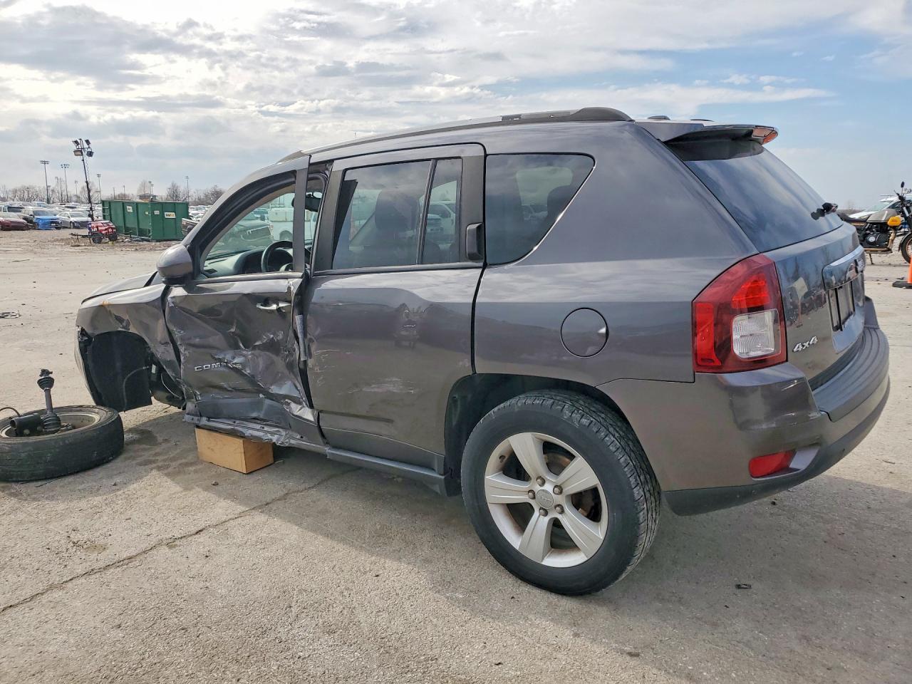 2016 Jeep Compass Latitude - Фото 2