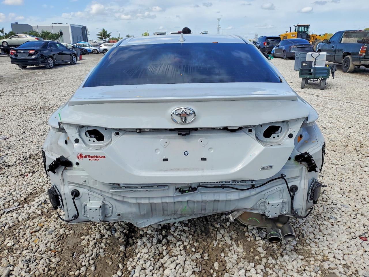 2024 Toyota Camry Se - Фото 6