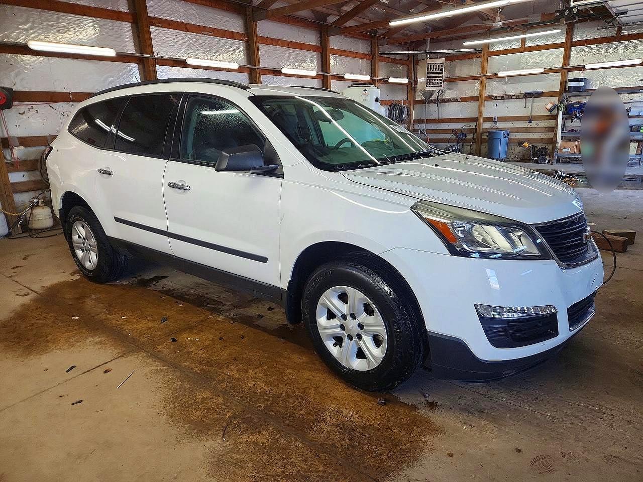 2017 Chevrolet Traverse Ls - Фото 4