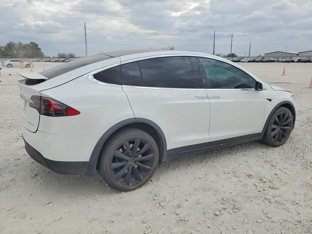 2020 Tesla Model X - Фото 3